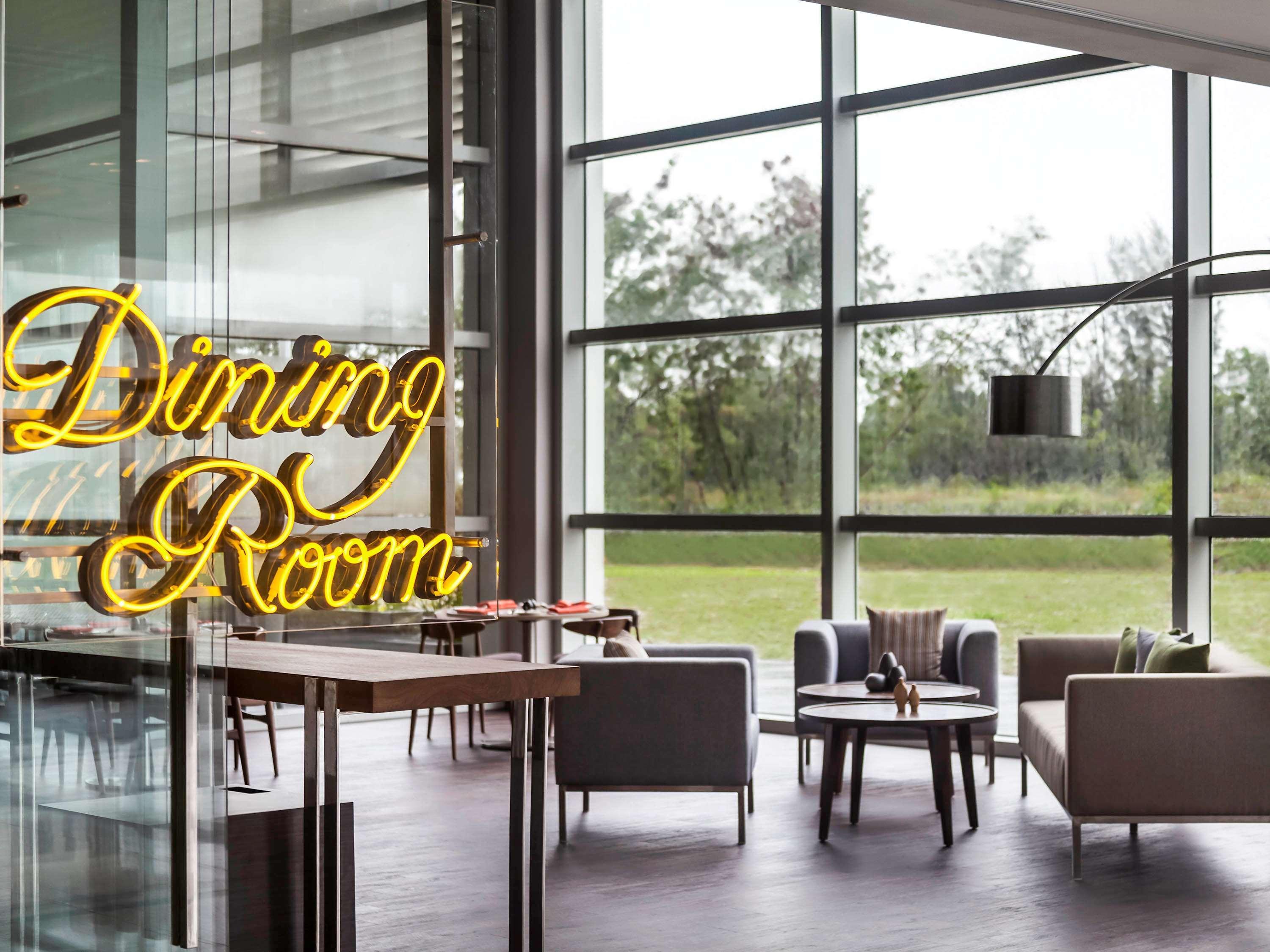 Hotel Pullman Miri Waterfront Zewnętrze zdjęcie Dining Room