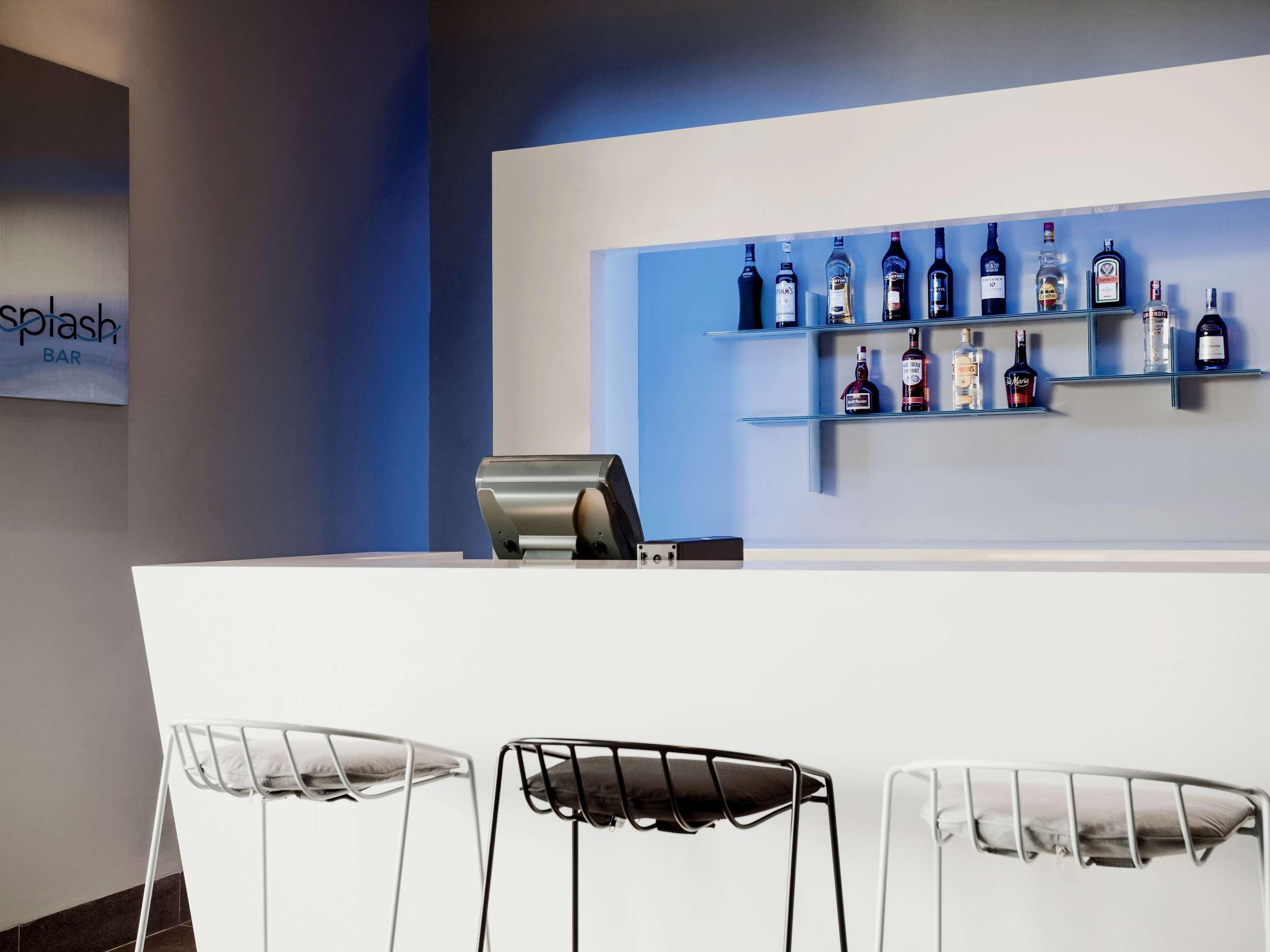Hotel Pullman Miri Waterfront Zewnętrze zdjęcie Splash Bar