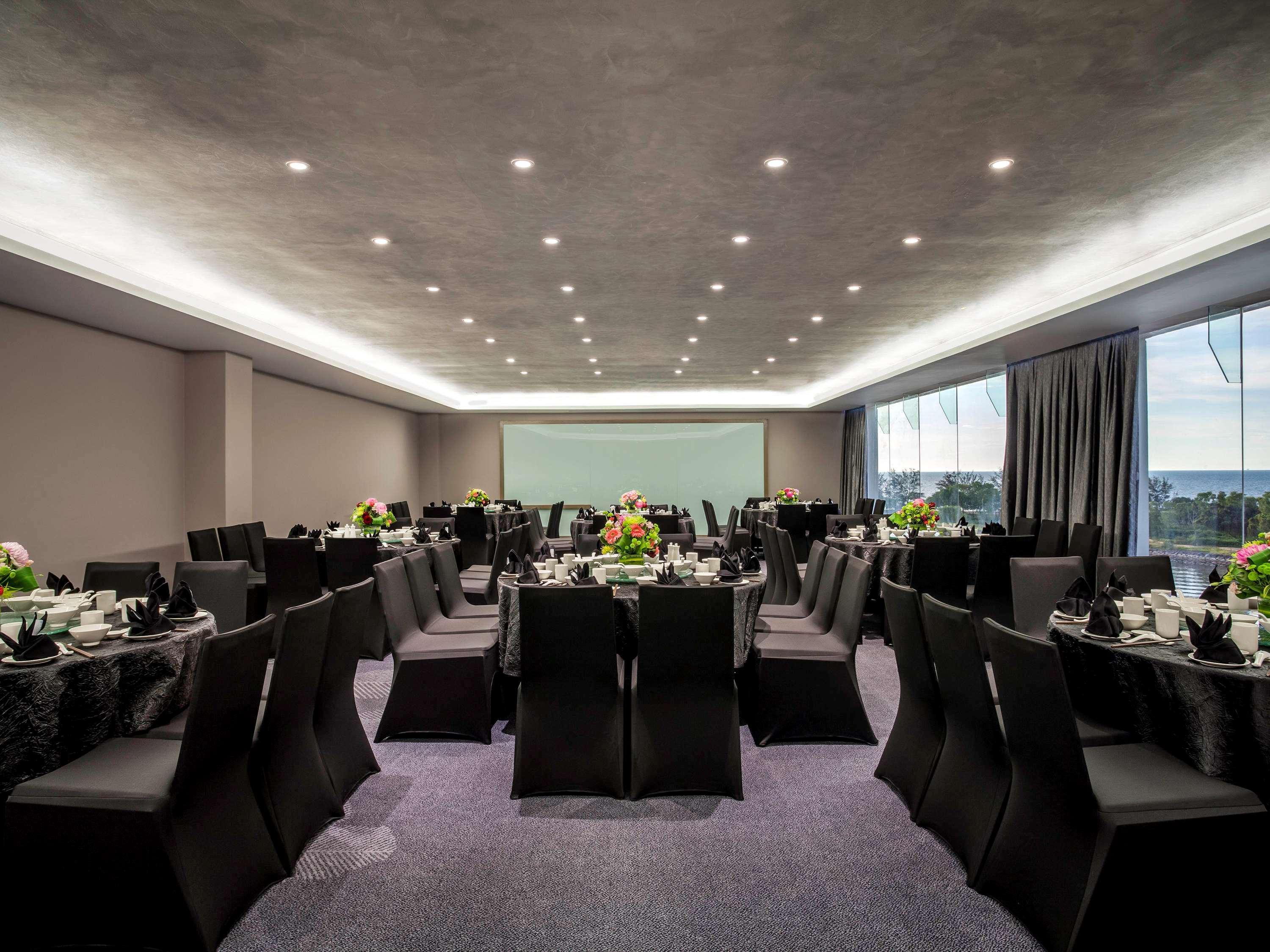 Hotel Pullman Miri Waterfront Zewnętrze zdjęcie The meeting room
