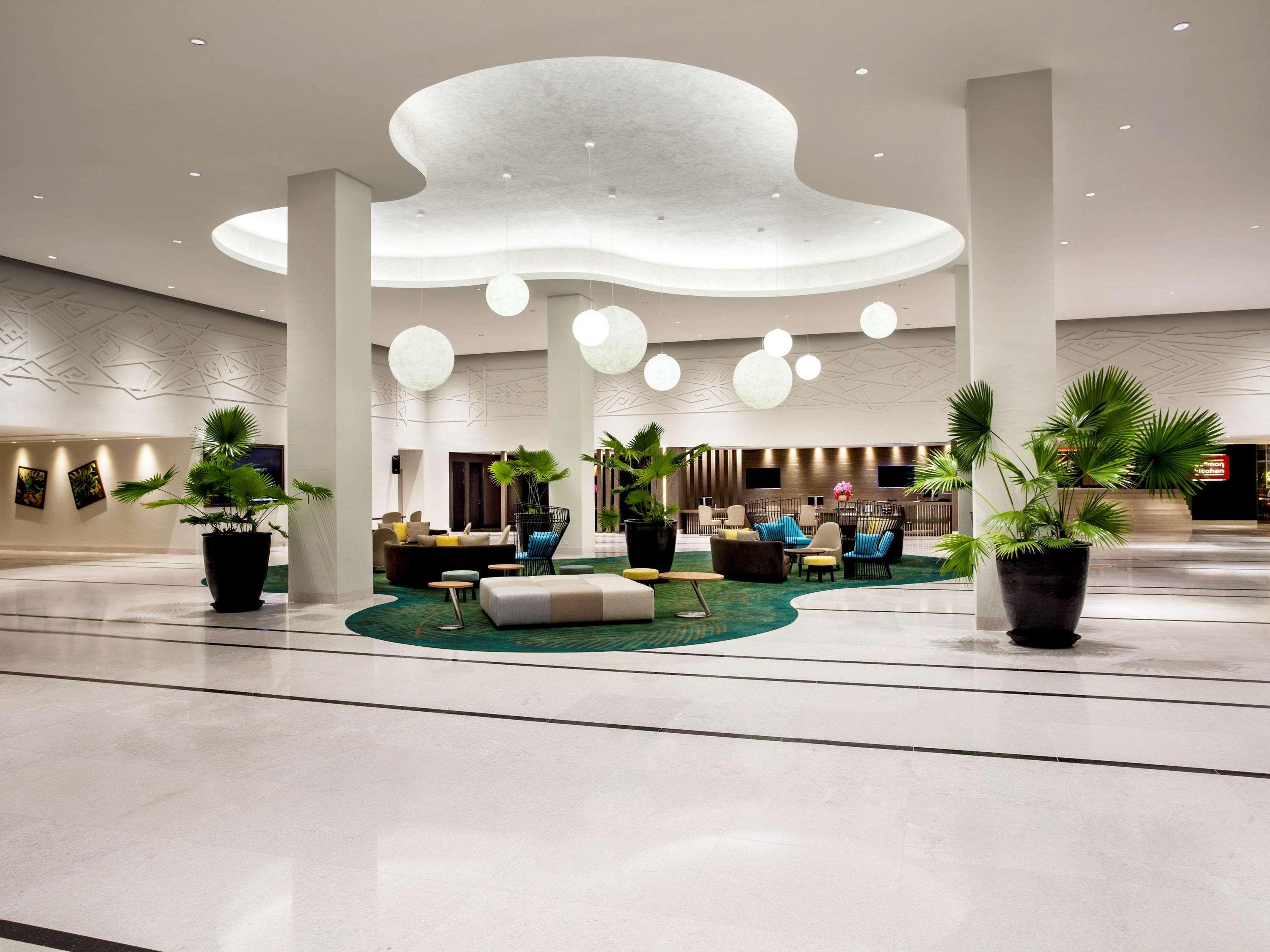 Hotel Pullman Miri Waterfront Zewnętrze zdjęcie The lobby of the hotel