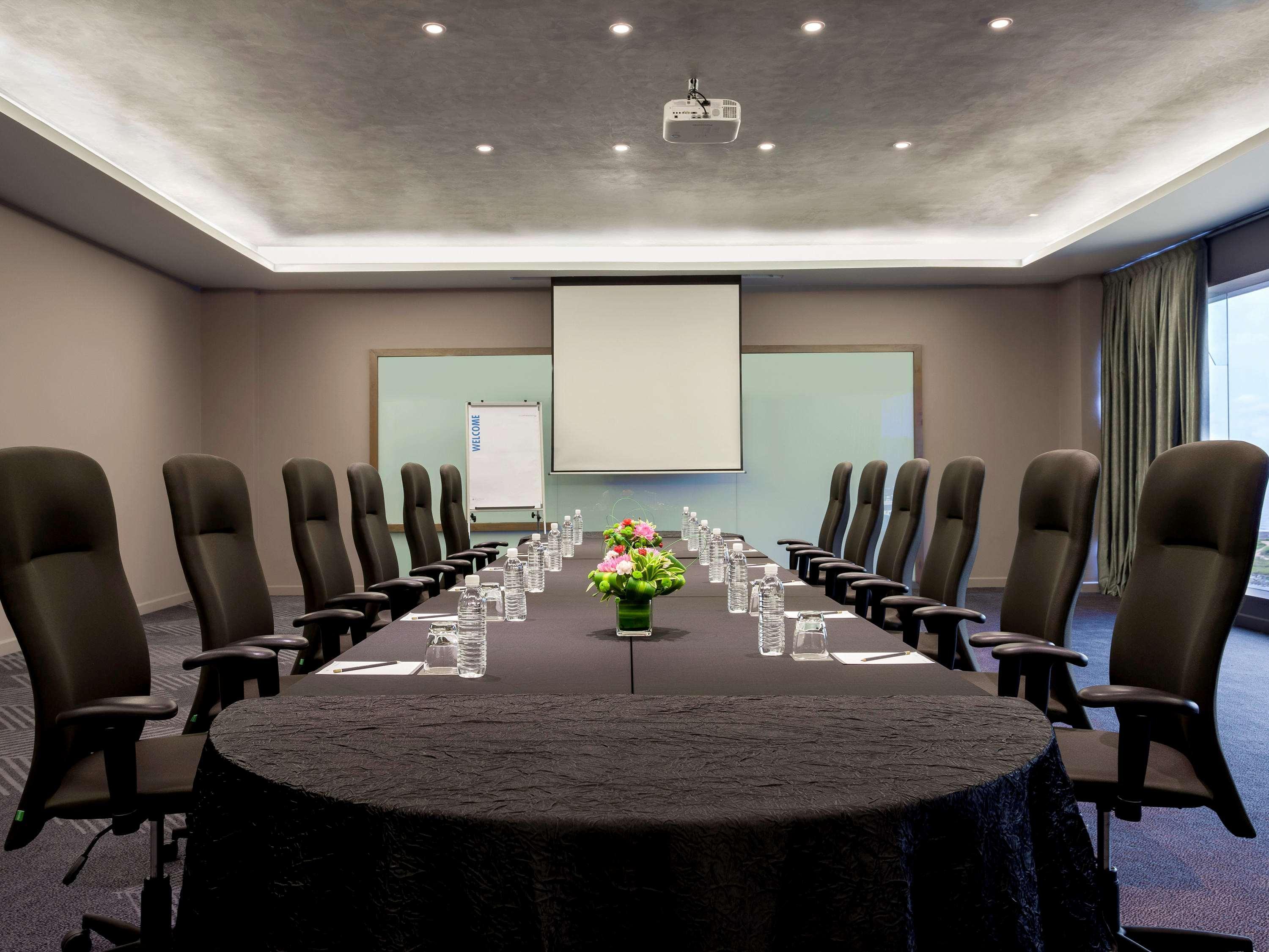 Hotel Pullman Miri Waterfront Zewnętrze zdjęcie Meeting room