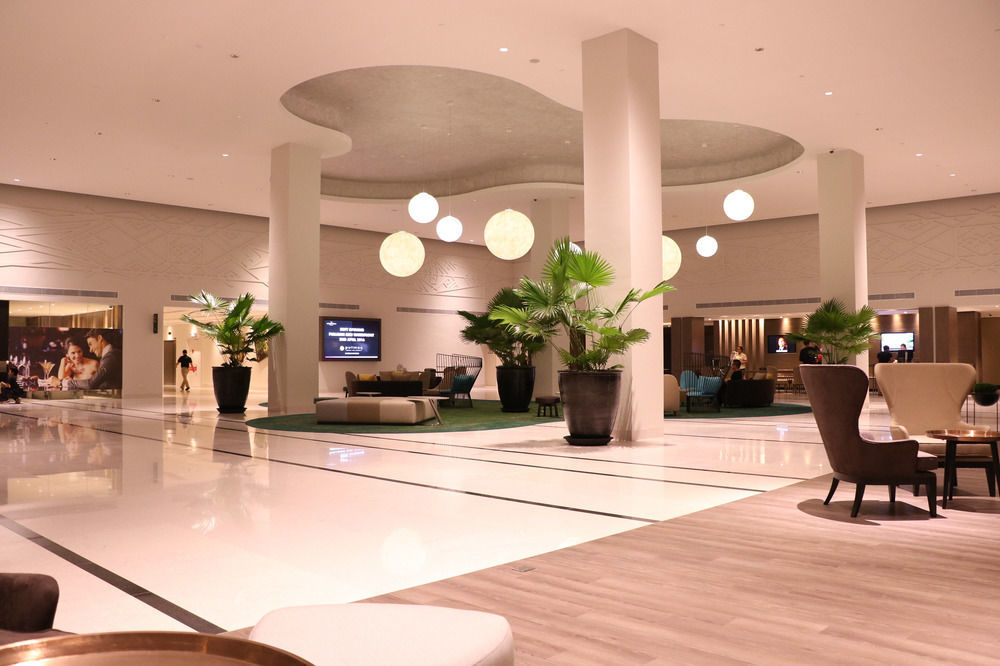 Hotel Pullman Miri Waterfront Zewnętrze zdjęcie The lobby of the hotel