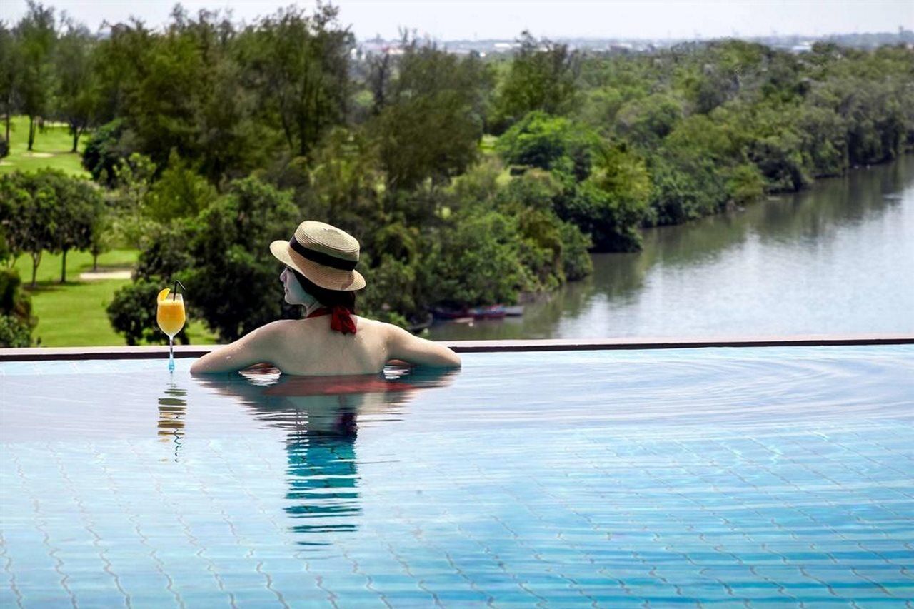 Hotel Pullman Miri Waterfront Zewnętrze zdjęcie Infinity pool at The Oberoi, Udaiypore