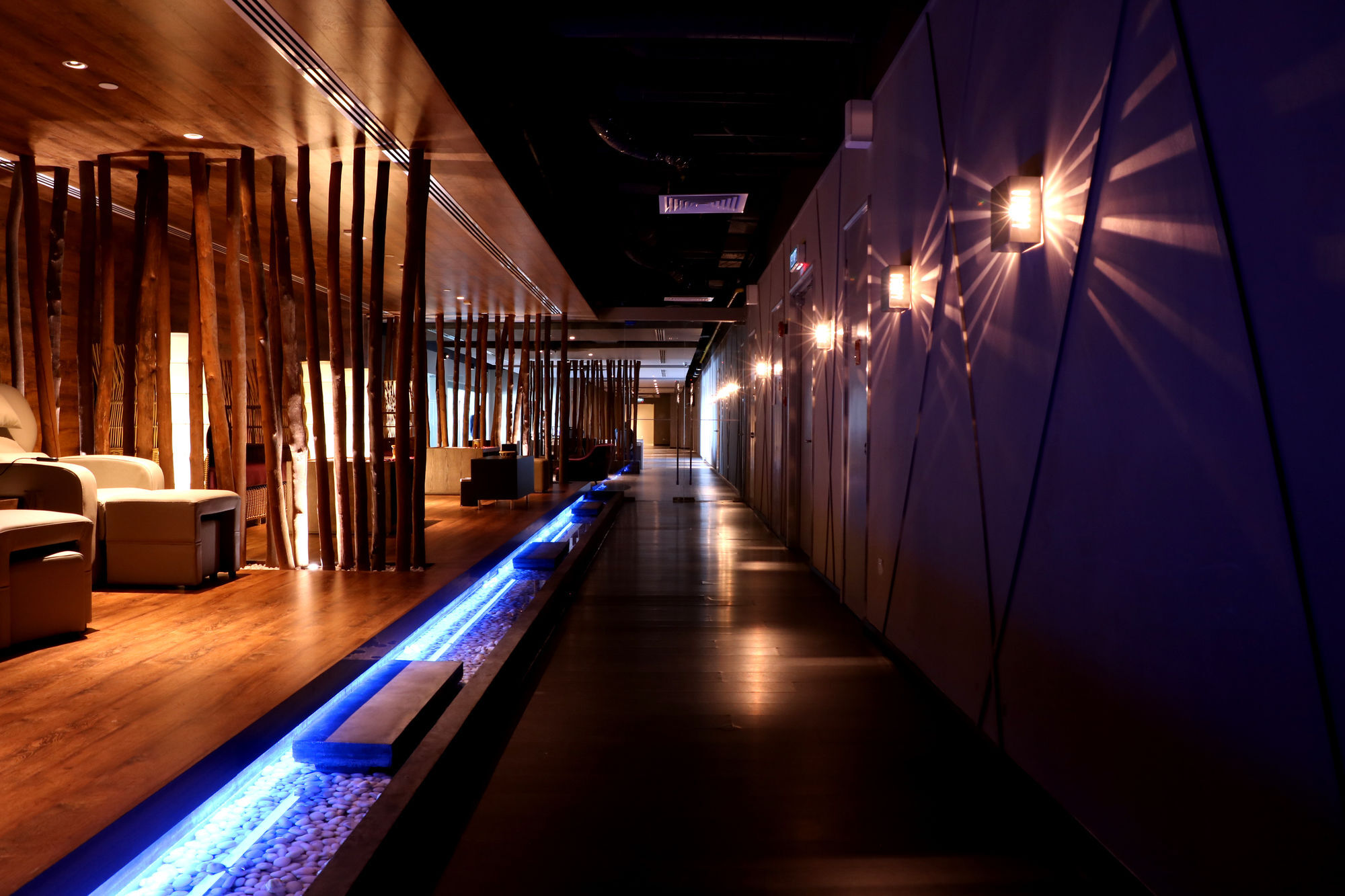 Hotel Pullman Miri Waterfront Zewnętrze zdjęcie The interior of the airport's VIP lounge
