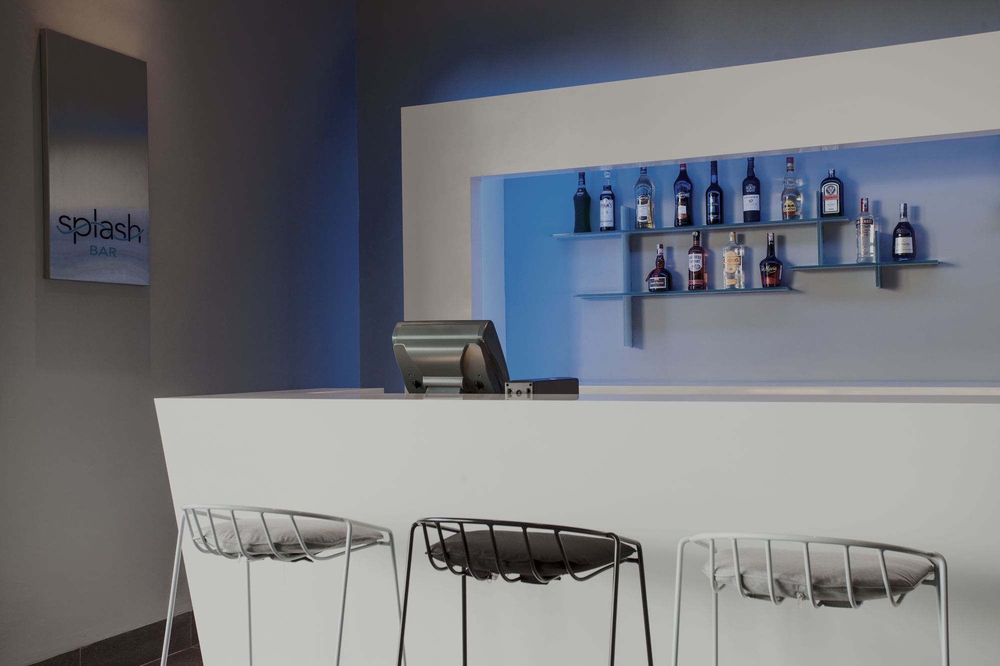 Hotel Pullman Miri Waterfront Zewnętrze zdjęcie Splash Bar