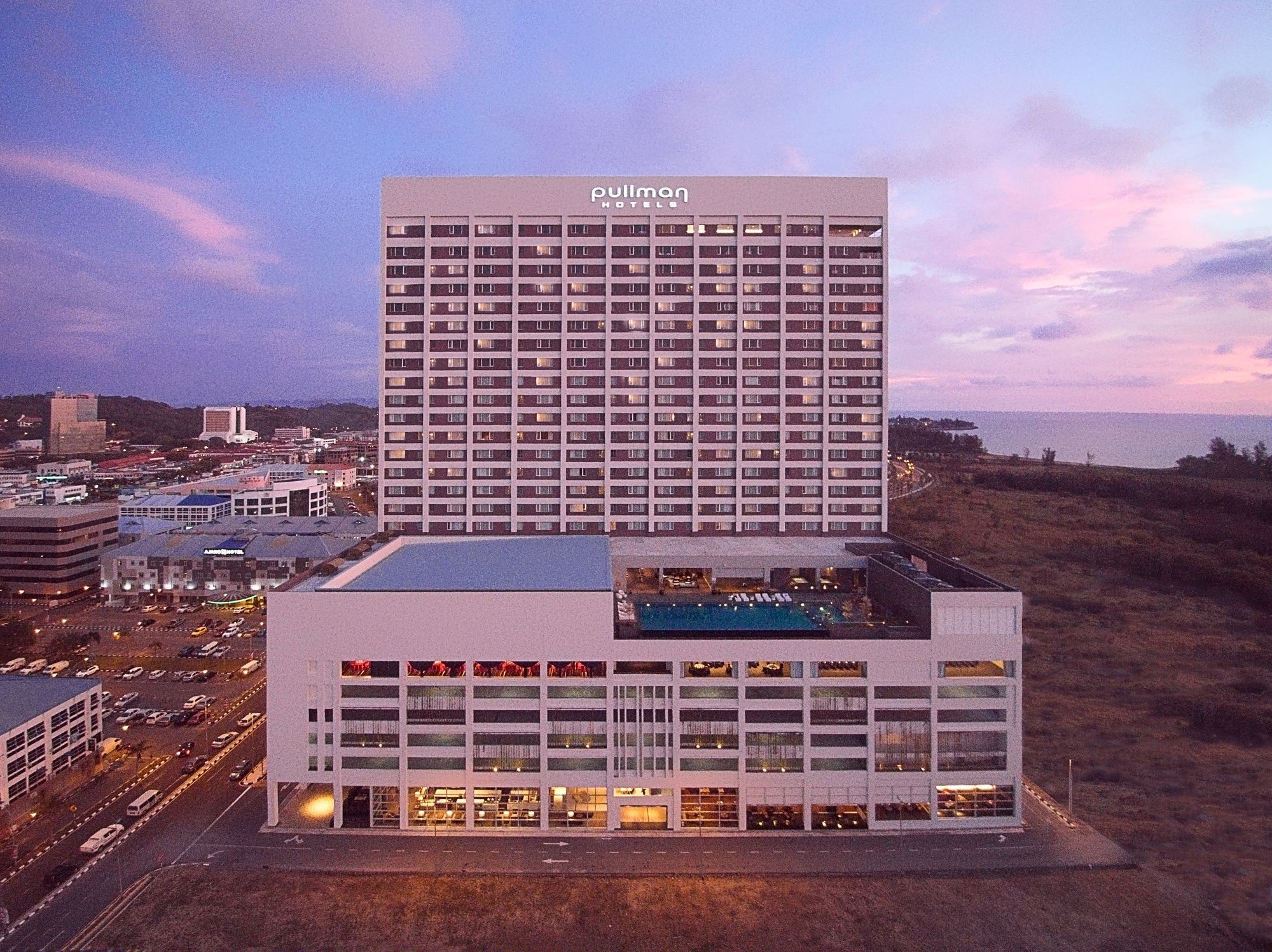 Hotel Pullman Miri Waterfront Zewnętrze zdjęcie The hotel in 2015