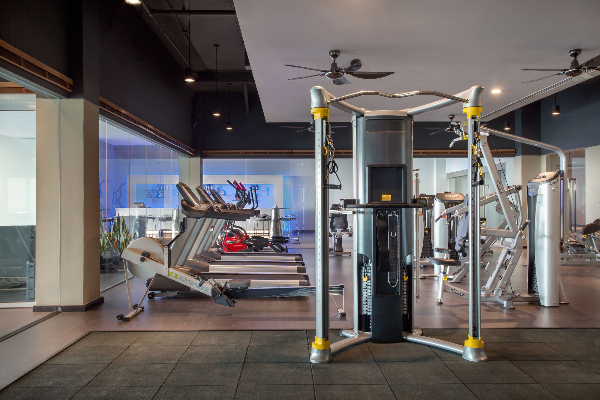 Hotel Pullman Miri Waterfront Zewnętrze zdjęcie The gym at the hotel