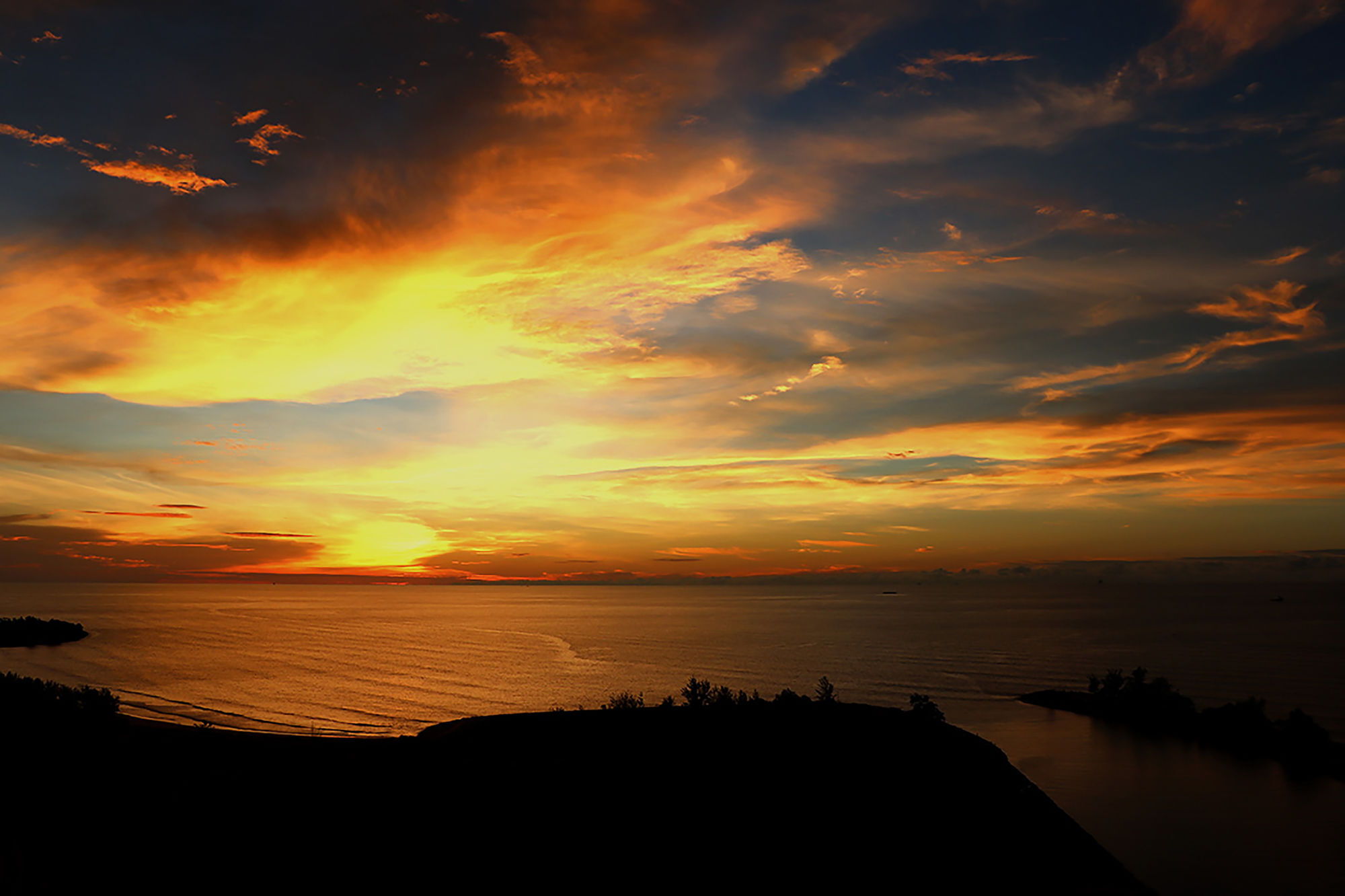 Hotel Pullman Miri Waterfront Zewnętrze zdjęcie Sunset at the Cape of Good Hope