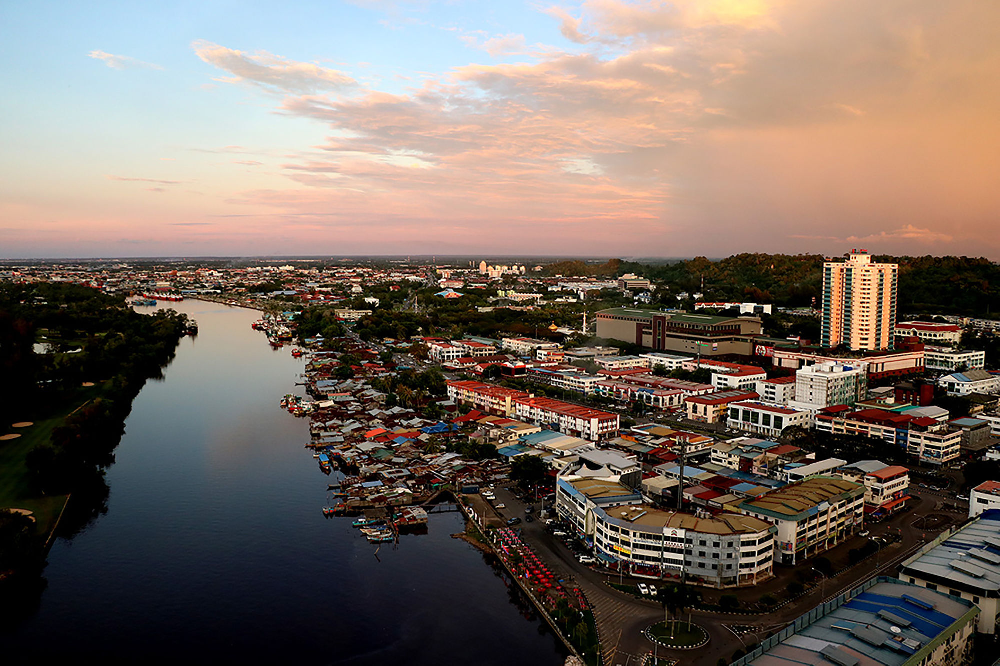 Hotel Pullman Miri Waterfront Zewnętrze zdjęcie Aerial view of La Paz