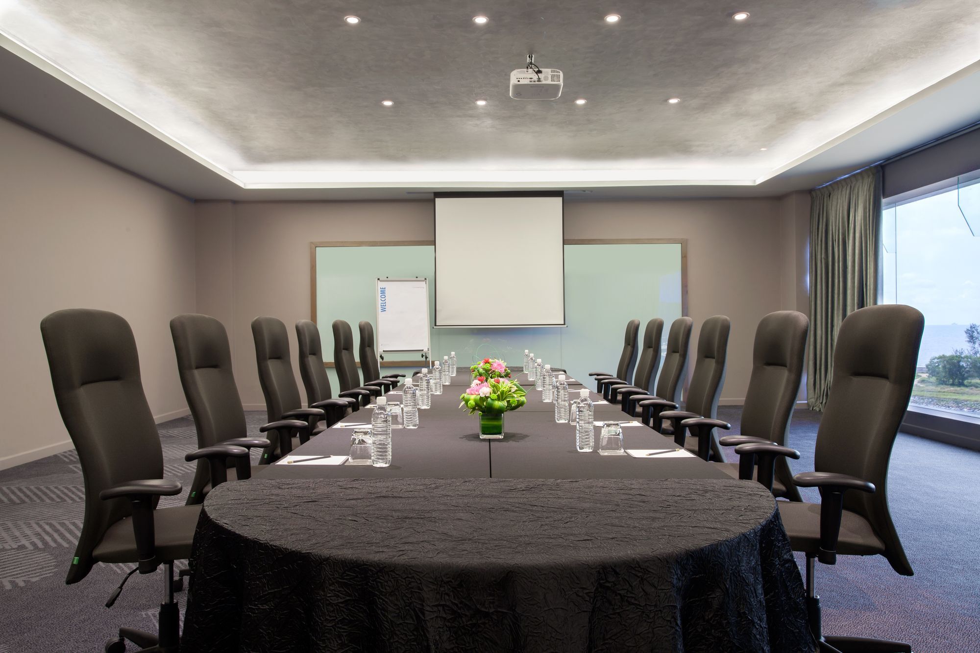 Hotel Pullman Miri Waterfront Zewnętrze zdjęcie Meeting room